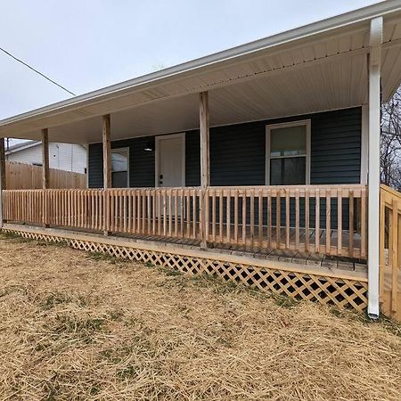 Summerlee Suite - Beautiful Remodeled Farmhouse أوك هيل المظهر الخارجي الصورة
