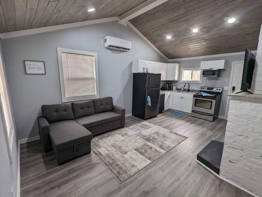 Summerlee Suite - Beautiful Remodeled Farmhouse أوك هيل المظهر الخارجي الصورة