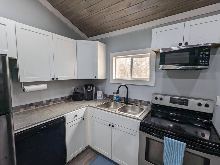 Summerlee Suite - Beautiful Remodeled Farmhouse أوك هيل المظهر الخارجي الصورة