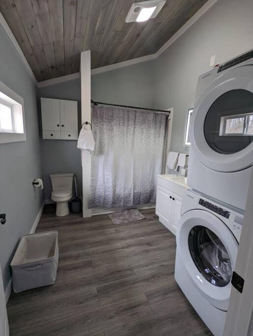 Summerlee Suite - Beautiful Remodeled Farmhouse أوك هيل المظهر الخارجي الصورة