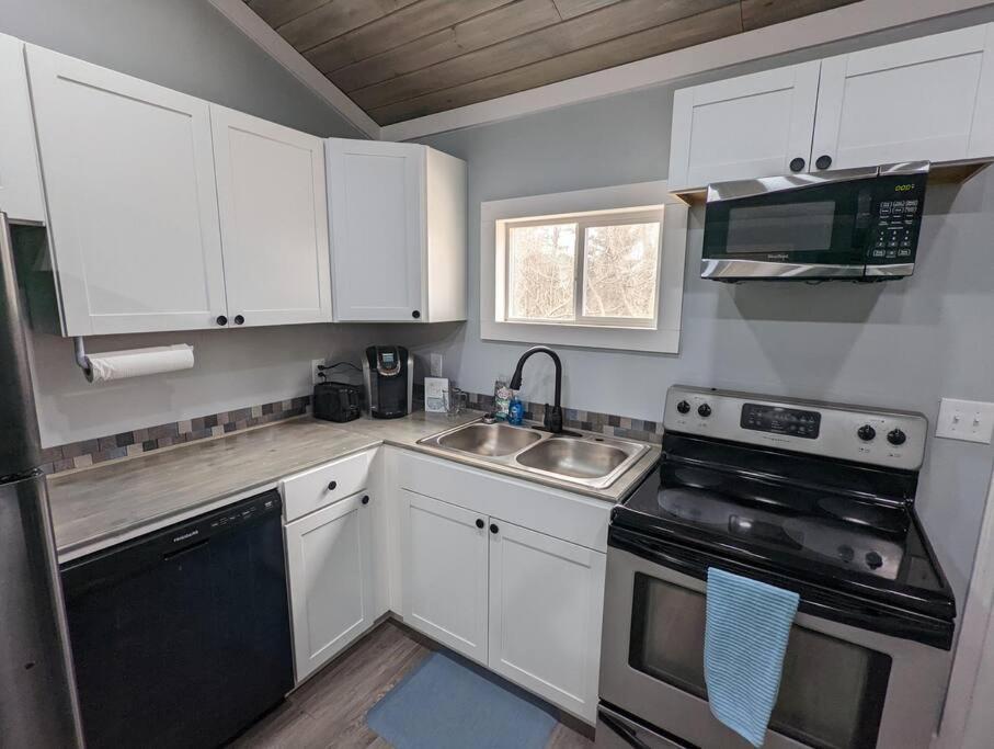 Summerlee Suite - Beautiful Remodeled Farmhouse أوك هيل المظهر الخارجي الصورة