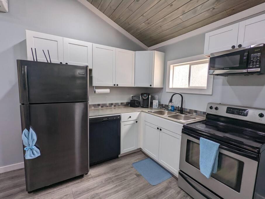 Summerlee Suite - Beautiful Remodeled Farmhouse أوك هيل المظهر الخارجي الصورة