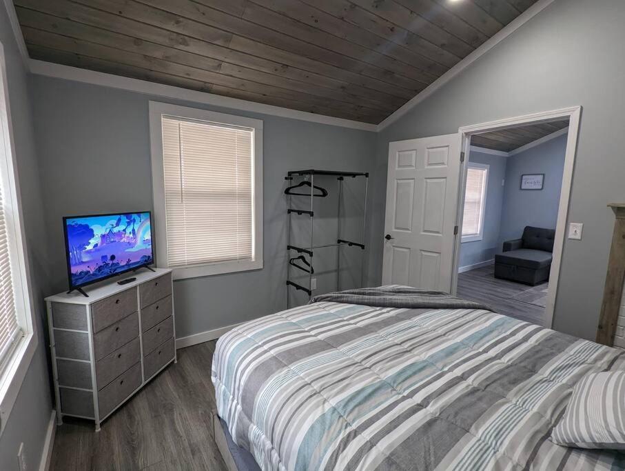 Summerlee Suite - Beautiful Remodeled Farmhouse أوك هيل المظهر الخارجي الصورة