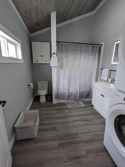 Summerlee Suite - Beautiful Remodeled Farmhouse أوك هيل المظهر الخارجي الصورة